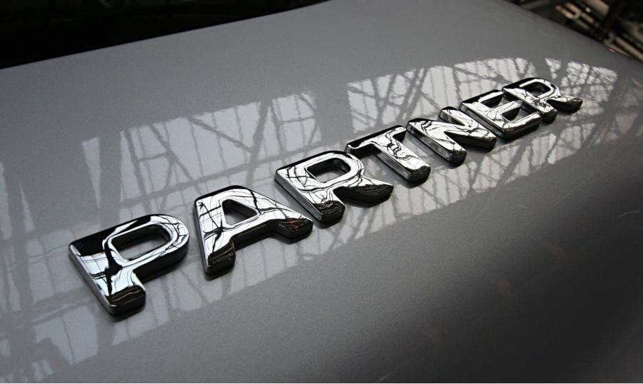  Peugeot Partner 2003 года  (фото 2 из 30)